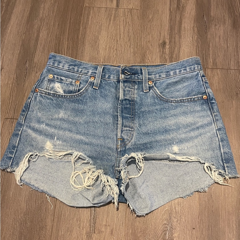 Levi’s 501 high waisted Jean shorts, W29 like new